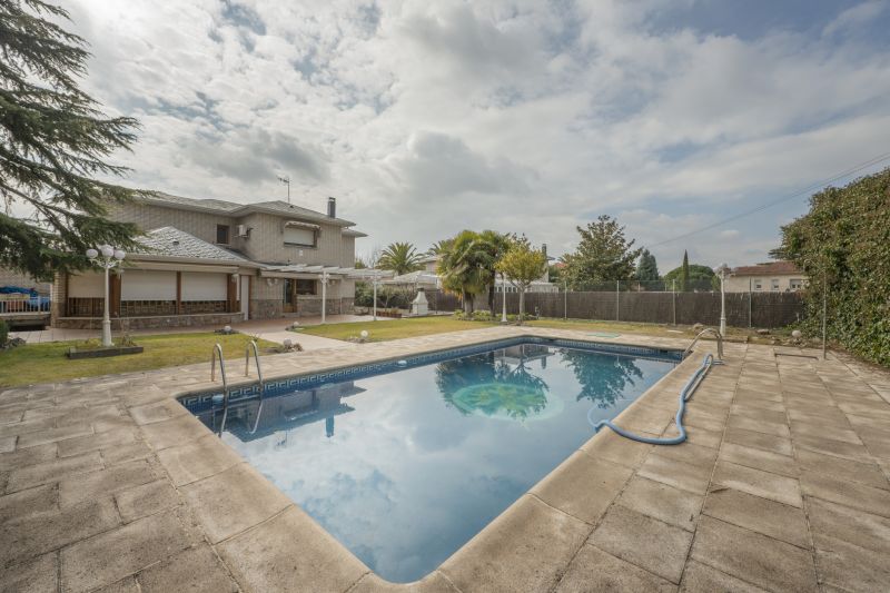 Best Pool Safety Contractors in Stamford, CT